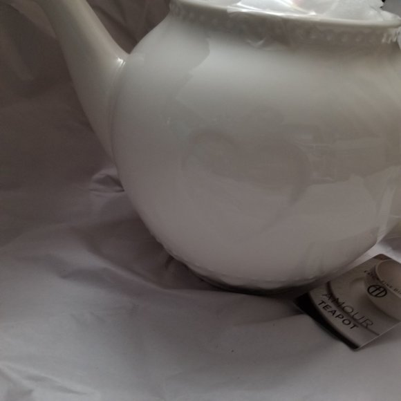 Eaton Fine Dining Embossed Amour Teapot - Picture 6 of 9